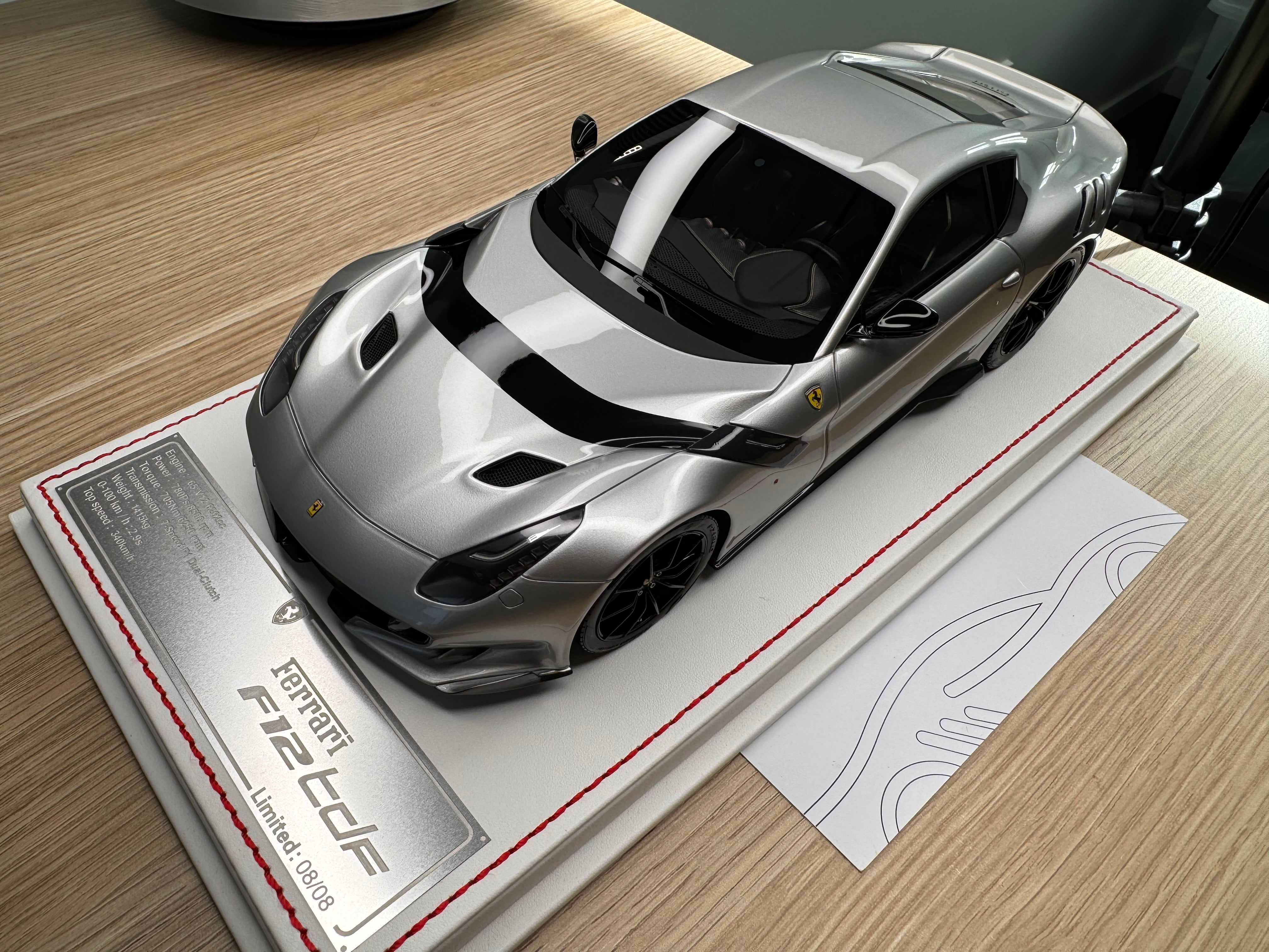 Ferrari F12tdf - Grigio Silverstone - 1:18