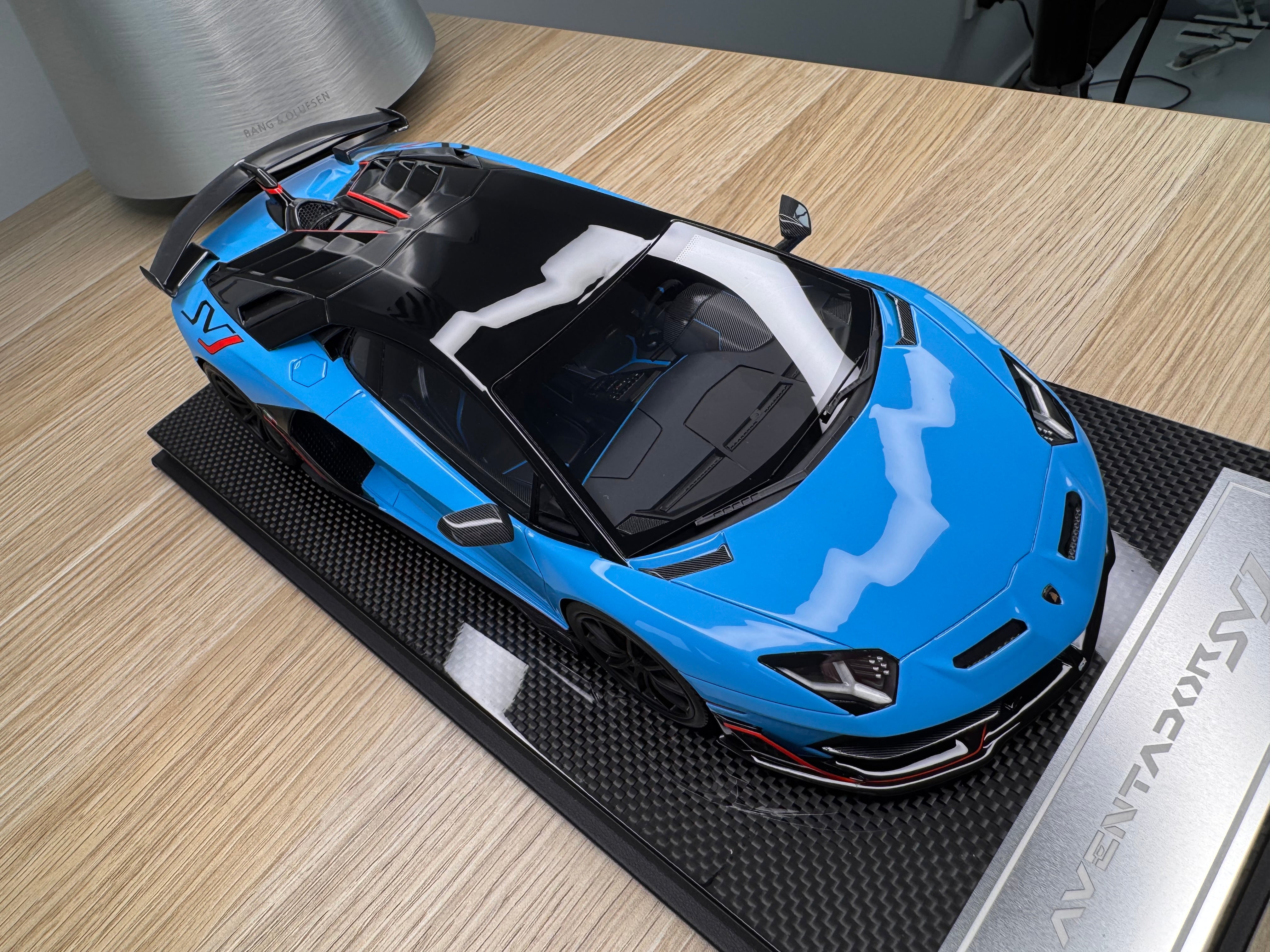 Lamborghini Aventador SVJ - Azzurro Flake / Red Stripe - 1:18
