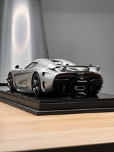 Load image into Gallery viewer, Koenigsegg Regera - Moon Silver with carbon wheels - 1:18