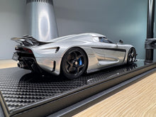 Load image into Gallery viewer, Koenigsegg Regera - Moon Silver with carbon wheels - 1:18