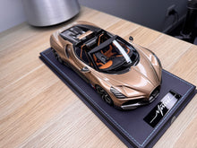 Load image into Gallery viewer, Bugatti Mistral - Dore gold - 1:18