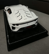 Load image into Gallery viewer, Ferrari 812 Competizione - Arcobaleno Lucido - 1:18