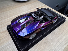 Load image into Gallery viewer, Lamborghini Aventador LP700-4 Roadster - Chameleon Purple - 1:18