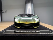 Load image into Gallery viewer, Lamborghini Aventador LP700-4 Roadster - Chameleon Gold - 1:18