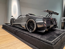 Load image into Gallery viewer, Pagani Zonda Cinque Roadster - Black / Carbon - 1:18
