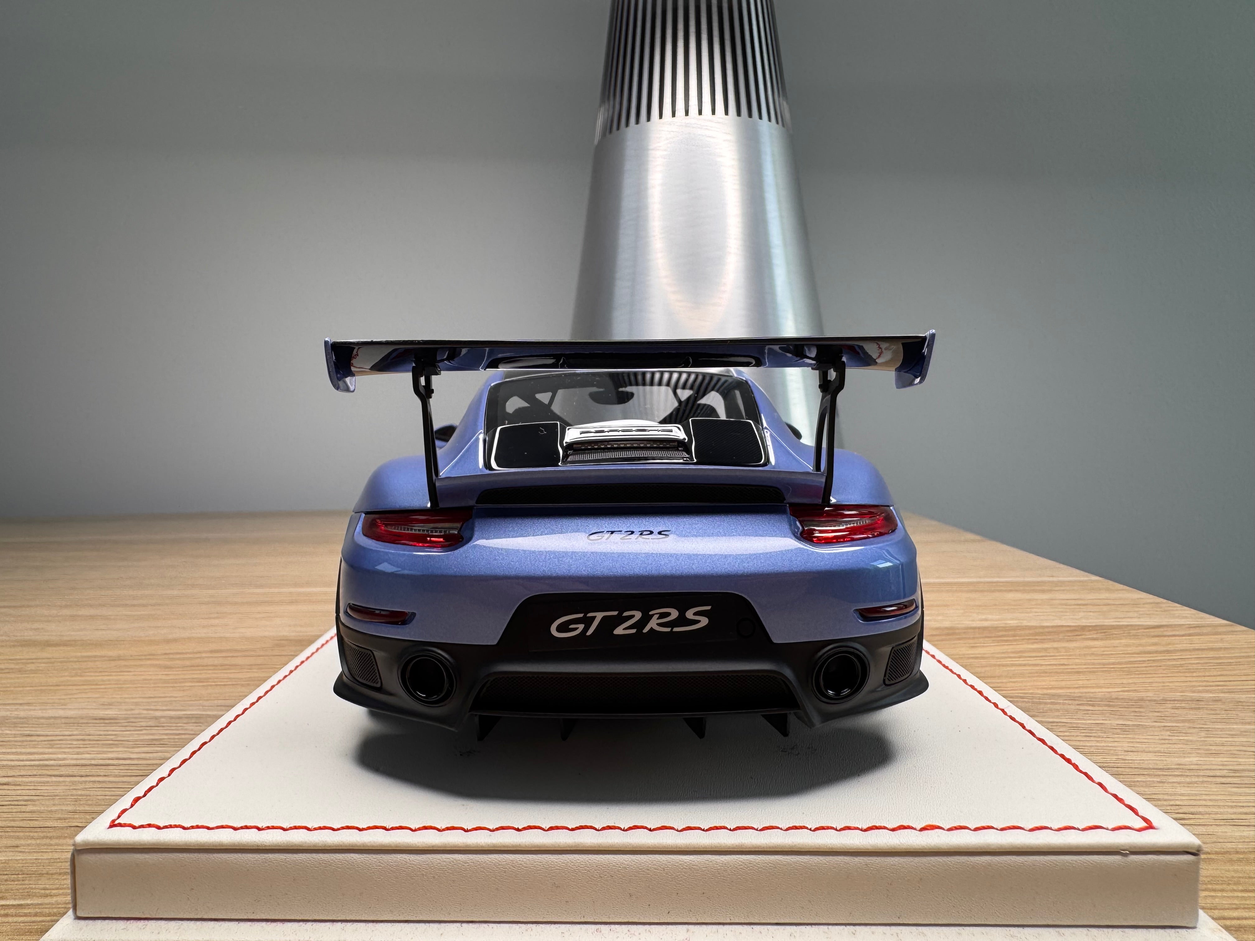 Porsche 911 GT2RS - PTS Gemini Metallic on white leather base - 1:18