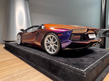 Load image into Gallery viewer, Lamborghini Aventador LP700-4 Roadster - Chameleon Purple - 1:18