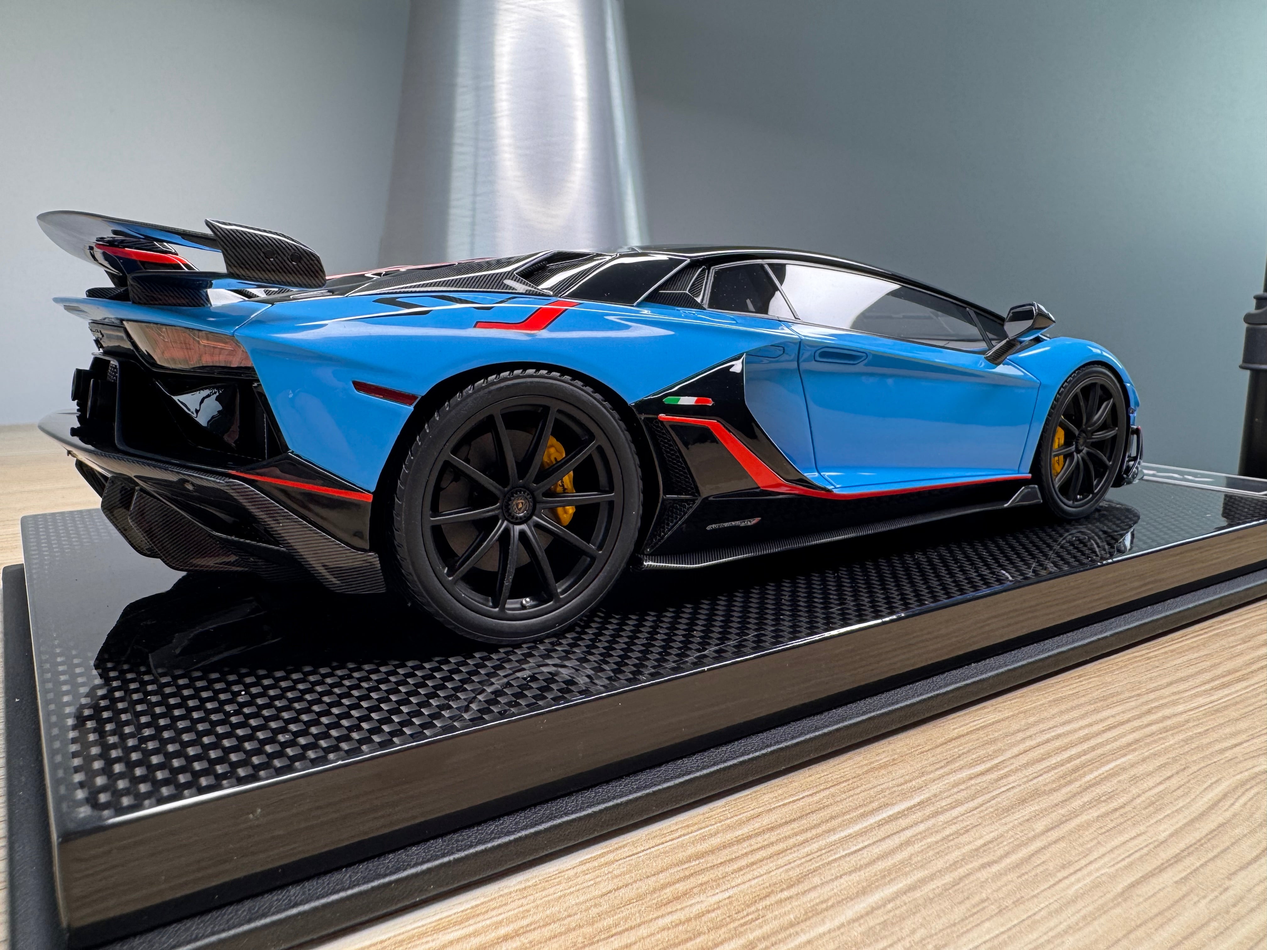 Lamborghini Aventador SVJ - Azzurro Flake / Red Stripe - 1:18