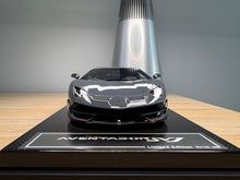 Load image into Gallery viewer, Lamborghini Aventador SVJ - Grigio Telesto - 1:18