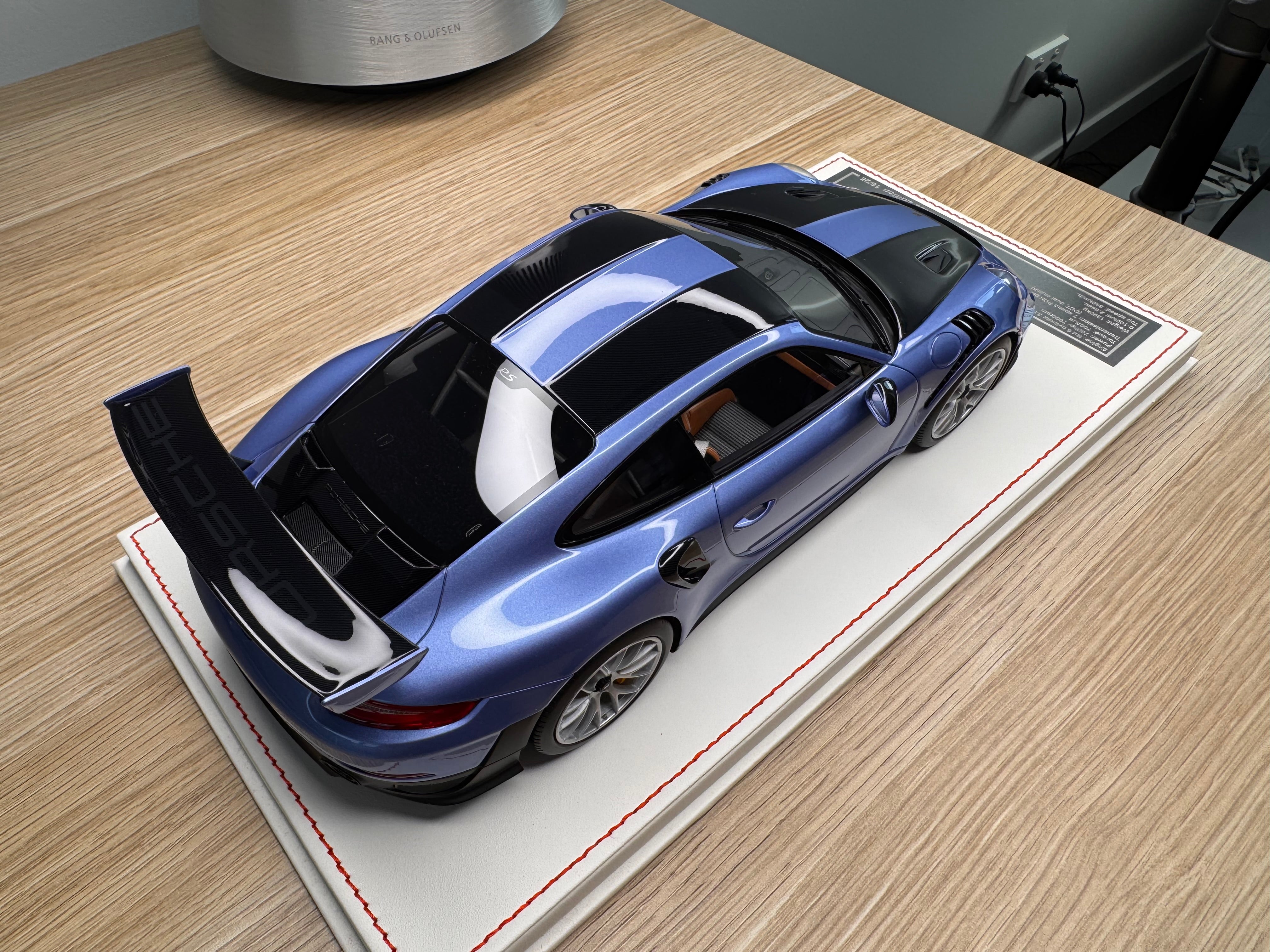 Porsche 911 GT2RS - PTS Gemini Metallic on white leather base - 1:18