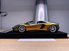 Load image into Gallery viewer, Lamborghini Aventador LP700-4 Roadster - Chameleon Gold - 1:18