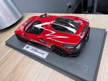 Load image into Gallery viewer, Alfa Romeo 33 Stradale - Rosso Alfa - 1:18
