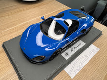 Load image into Gallery viewer, Alfa Romeo 33 Stradale - Blu Reale Black Interior - 1:18