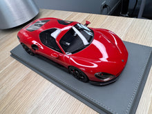 Load image into Gallery viewer, Alfa Romeo 33 Stradale - Rosso Alfa - 1:18