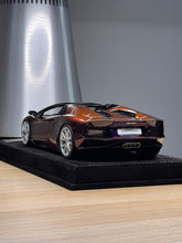 Load image into Gallery viewer, Lamborghini Aventador LP700-4 Roadster - Chameleon Purple - 1:18
