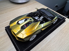 Load image into Gallery viewer, Lamborghini Aventador LP700-4 Roadster - Chameleon Gold - 1:18
