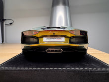 Load image into Gallery viewer, Lamborghini Aventador LP700-4 Roadster - Chameleon Gold - 1:18