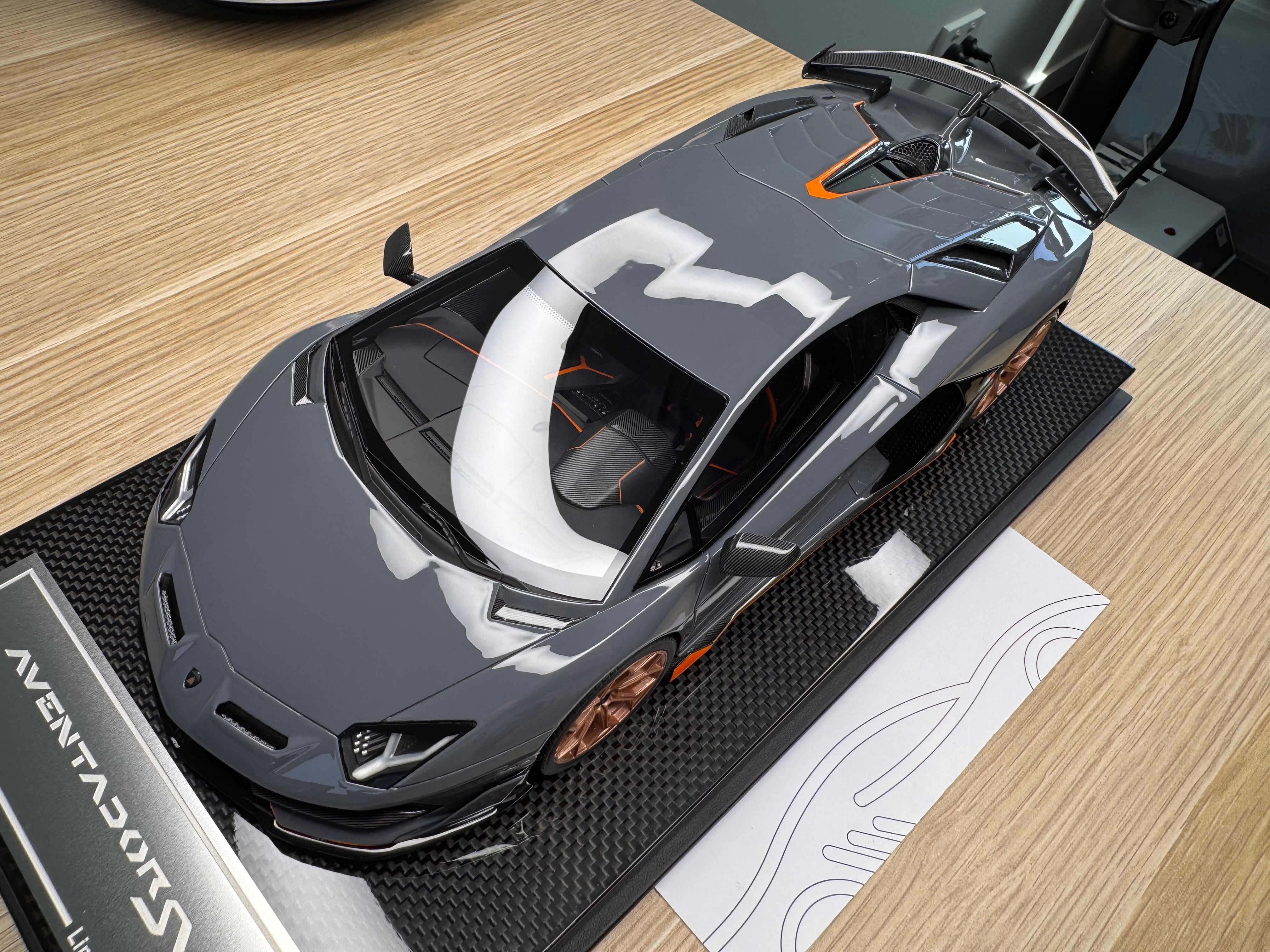 Lamborghini Aventador SVJ - Grigio Telesto - 1:18
