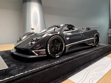 Load image into Gallery viewer, Pagani Zonda Cinque Roadster - Black / Carbon - 1:18