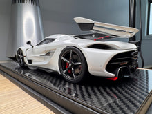 Load image into Gallery viewer, Koenigsegg Jesko - Crystal White - 1:18