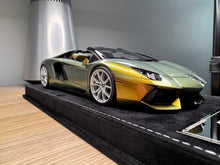 Load image into Gallery viewer, Lamborghini Aventador LP700-4 Roadster - Chameleon Gold - 1:18