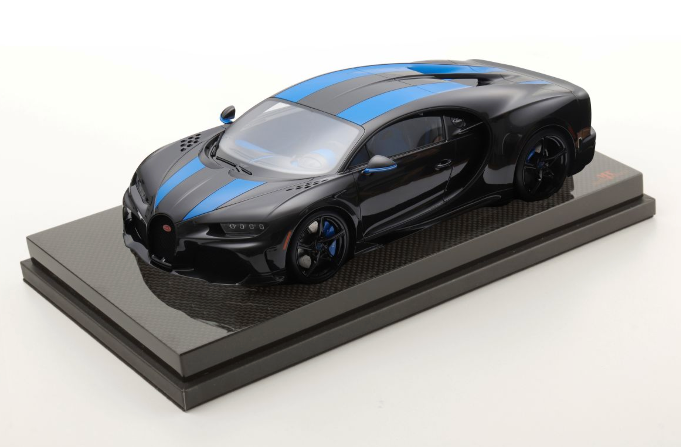 Bugatti Chiron Super Sport - Black Carbon / French Racing Blue - 1:18