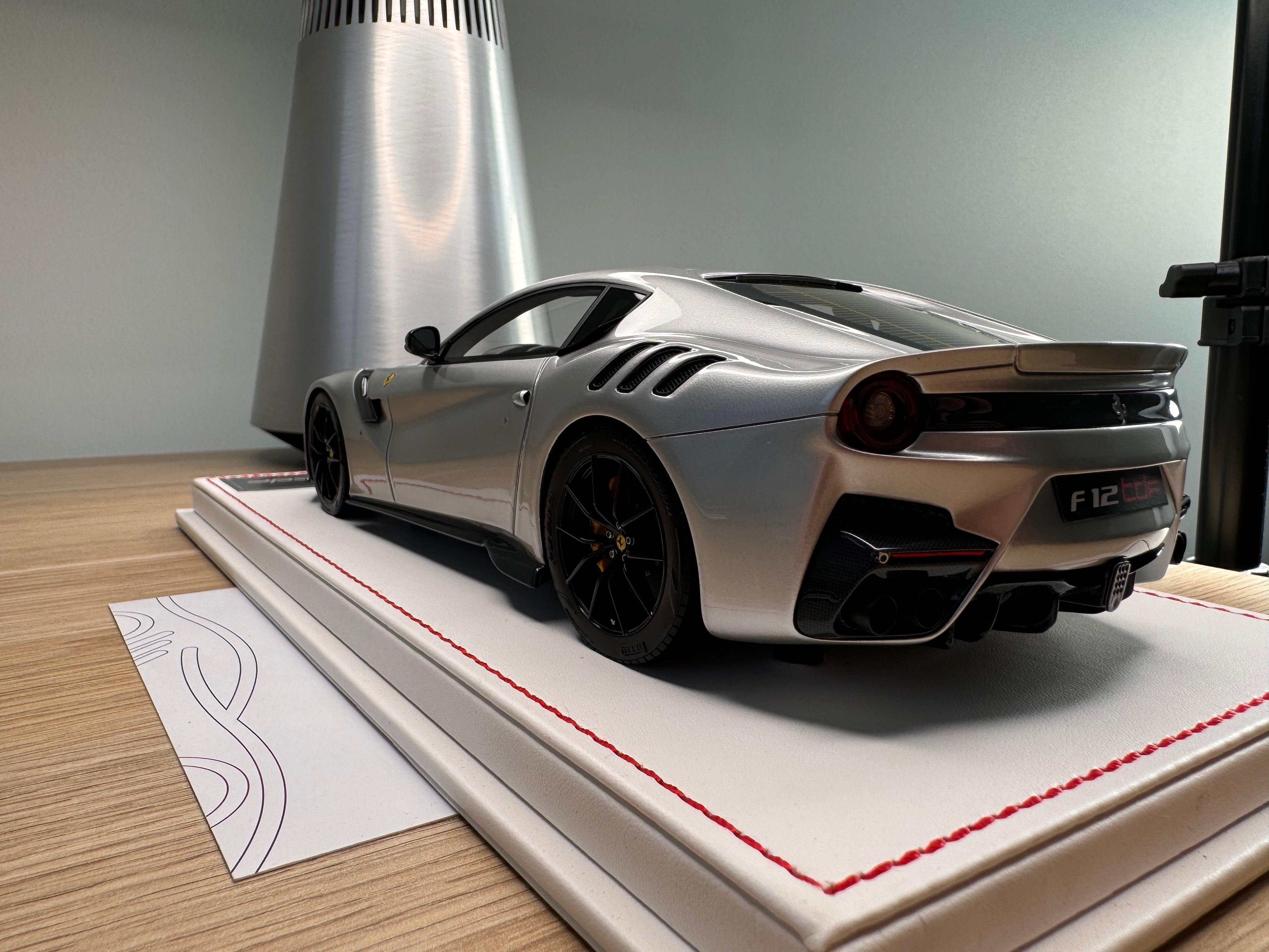 Ferrari F12tdf - Grigio Silverstone - 1:18