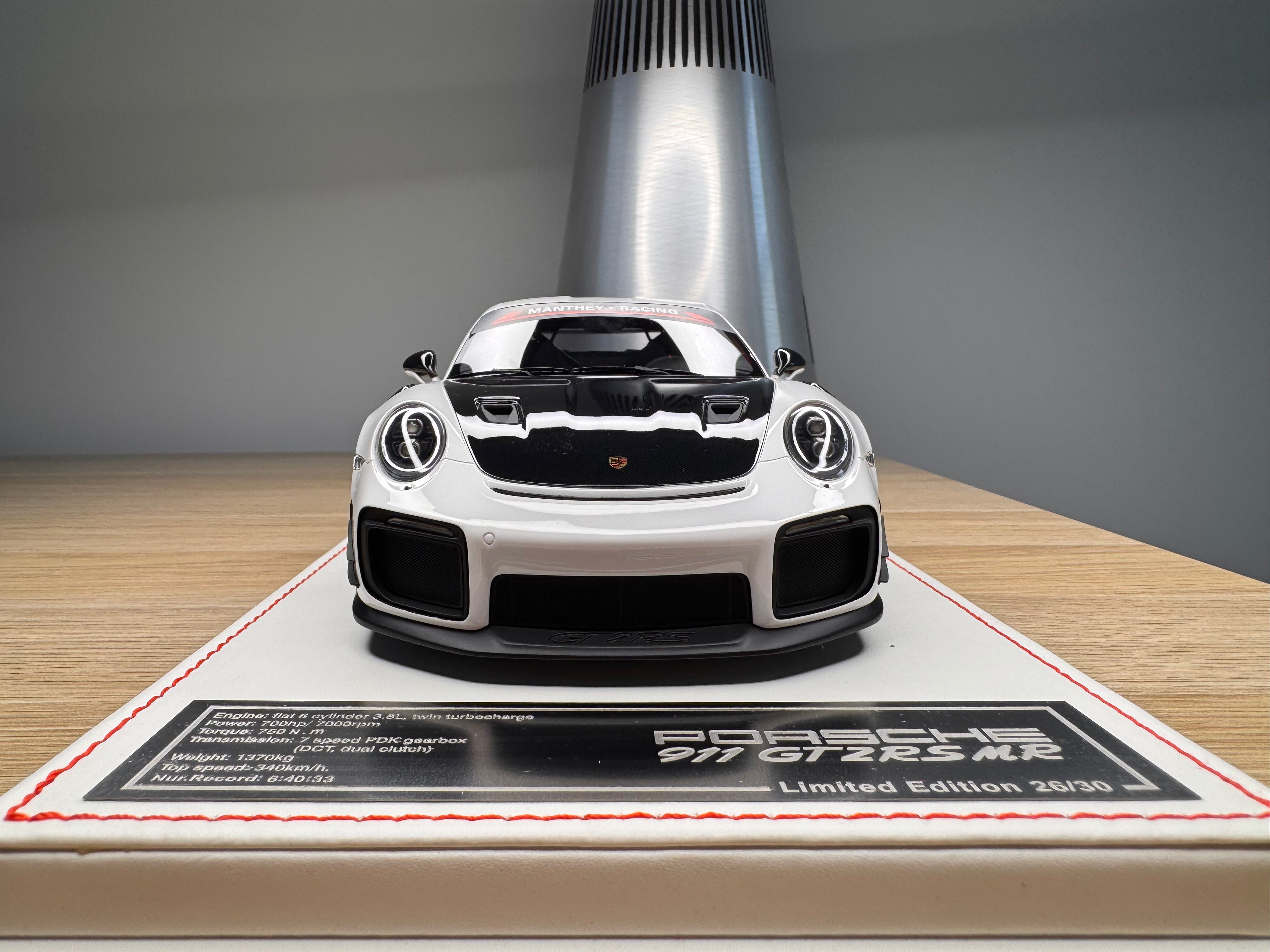Porsche 911 GT2RSMR - White / Black - 1:18