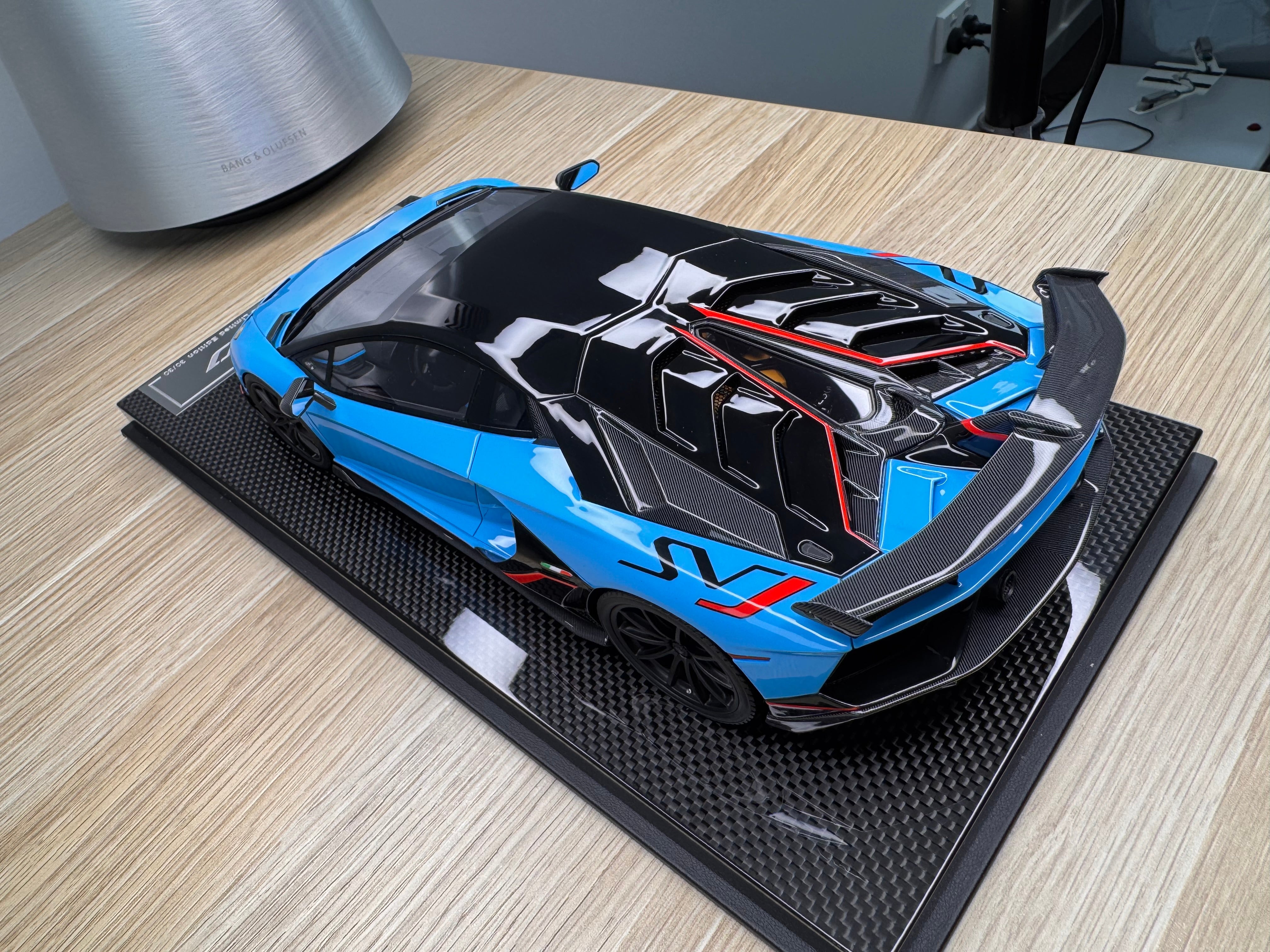 Lamborghini Aventador SVJ - Azzurro Flake / Red Stripe - 1:18