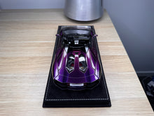 Load image into Gallery viewer, Lamborghini Aventador LP700-4 Roadster - Chameleon Purple - 1:18