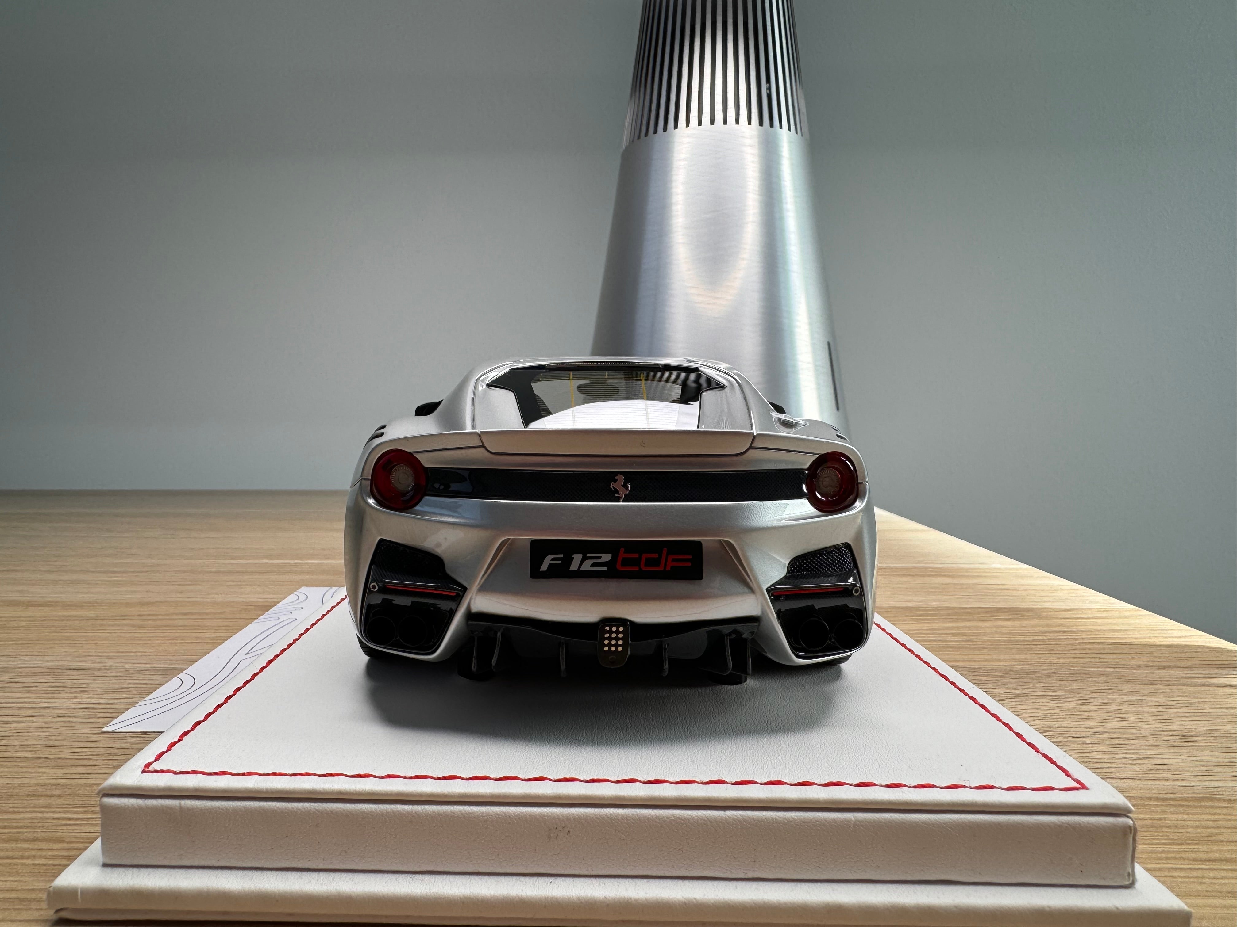 Ferrari F12tdf - Grigio Silverstone - 1:18