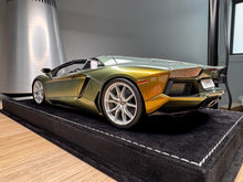 Load image into Gallery viewer, Lamborghini Aventador LP700-4 Roadster - Chameleon Gold - 1:18