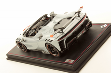 Load image into Gallery viewer, Ferrari SF90 XX Spider - Bianco Artico - 1:18
