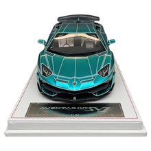 Load image into Gallery viewer, Lamborghini Aventador SVJ - Green Luminous - 1:18