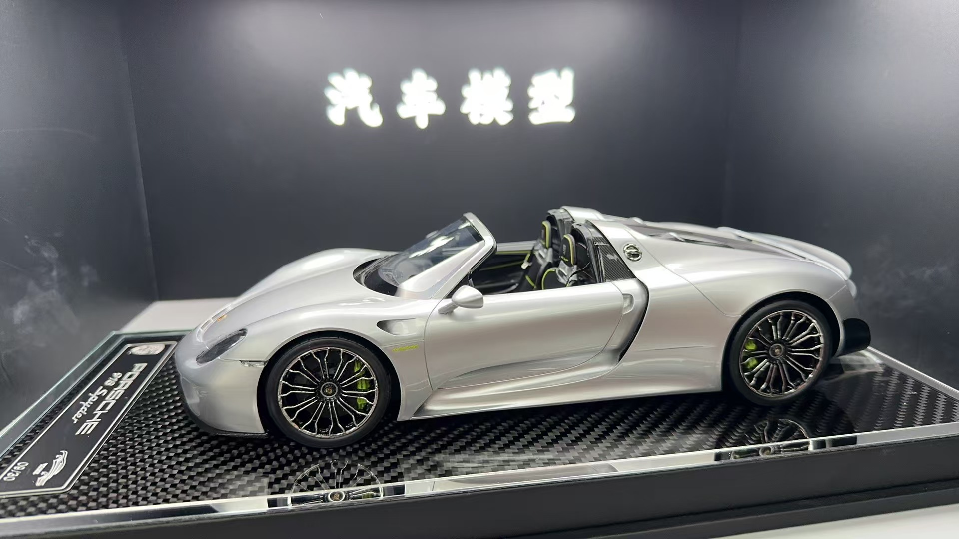 Porsche 918 Spyder - Silver - 1:18