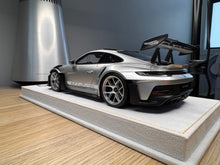 Load image into Gallery viewer, Porsche 911 992 GT3RS - GT Silver - 1:18
