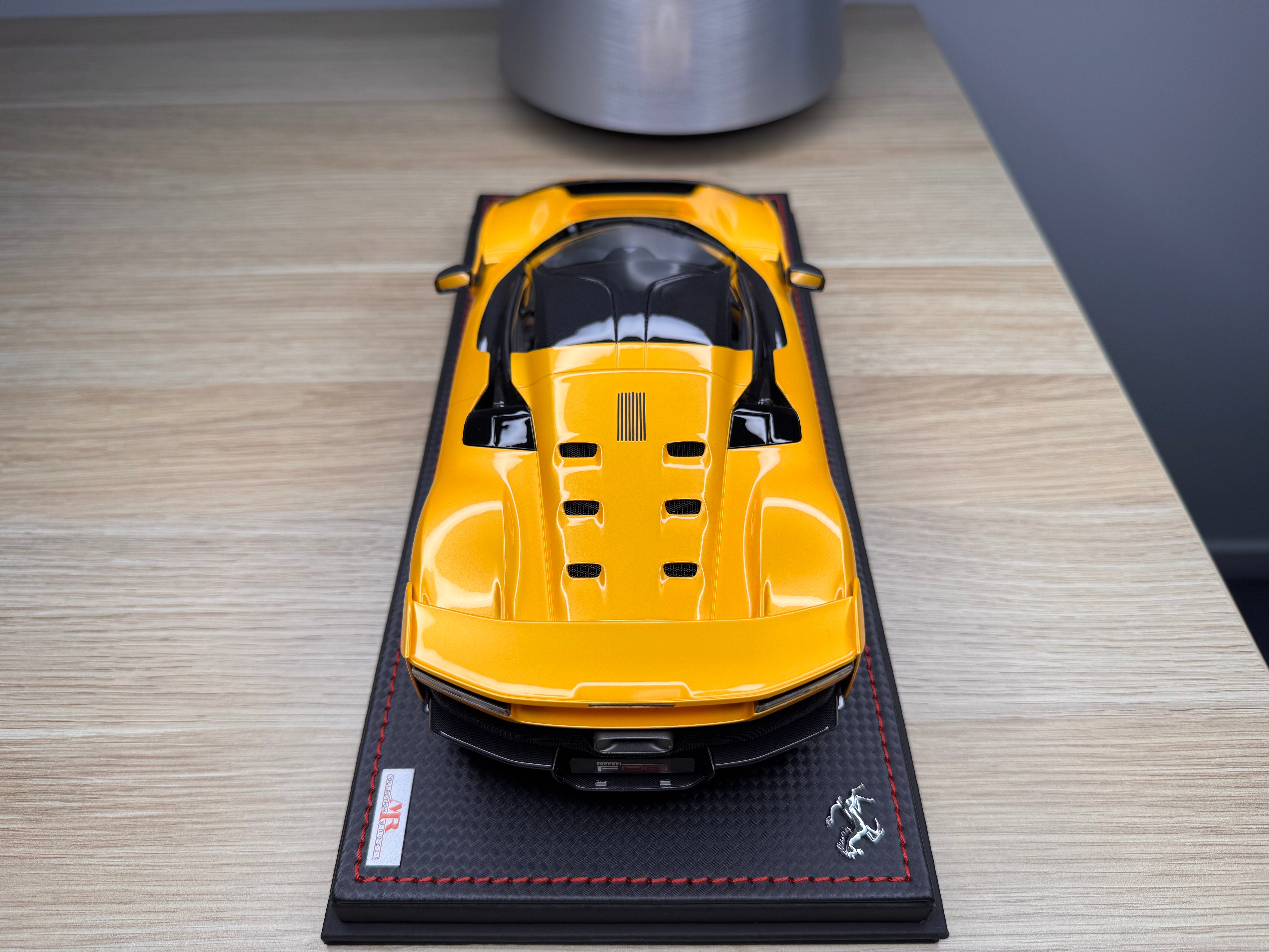 Ferrari F80 - Giallo Triplo Strato - 1:18