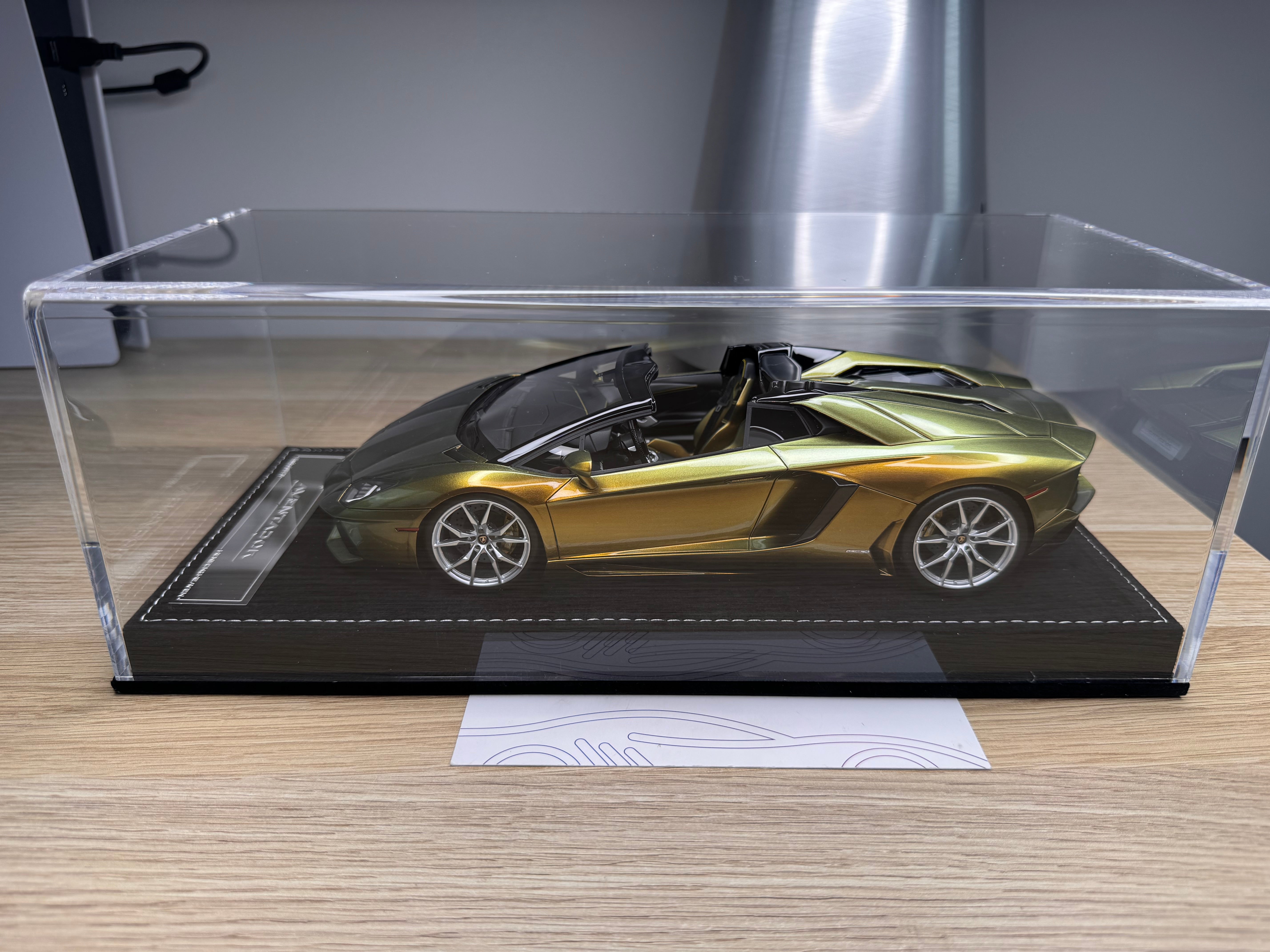 Lamborghini Aventador LP700-4 Roadster - Chameleon Gold - 1:18