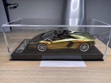 Load image into Gallery viewer, Lamborghini Aventador LP700-4 Roadster - Chameleon Gold - 1:18
