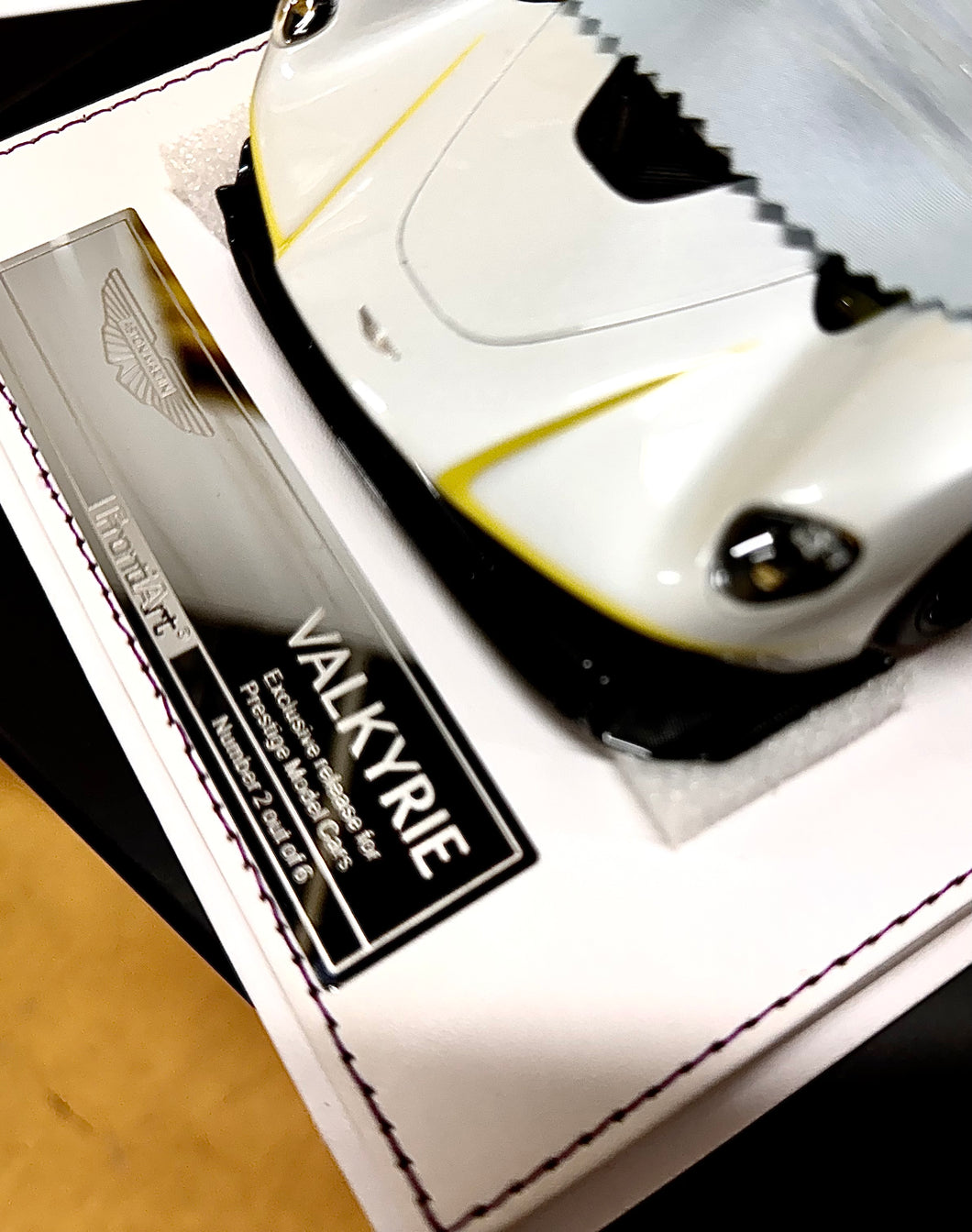 Aston Martin Valkyrie PMC Special Project - pearl white - 1:18