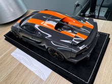 Load image into Gallery viewer, Bugatti Chiron Super Sport 300 - Black Carbon &amp; Orange - 1:18
