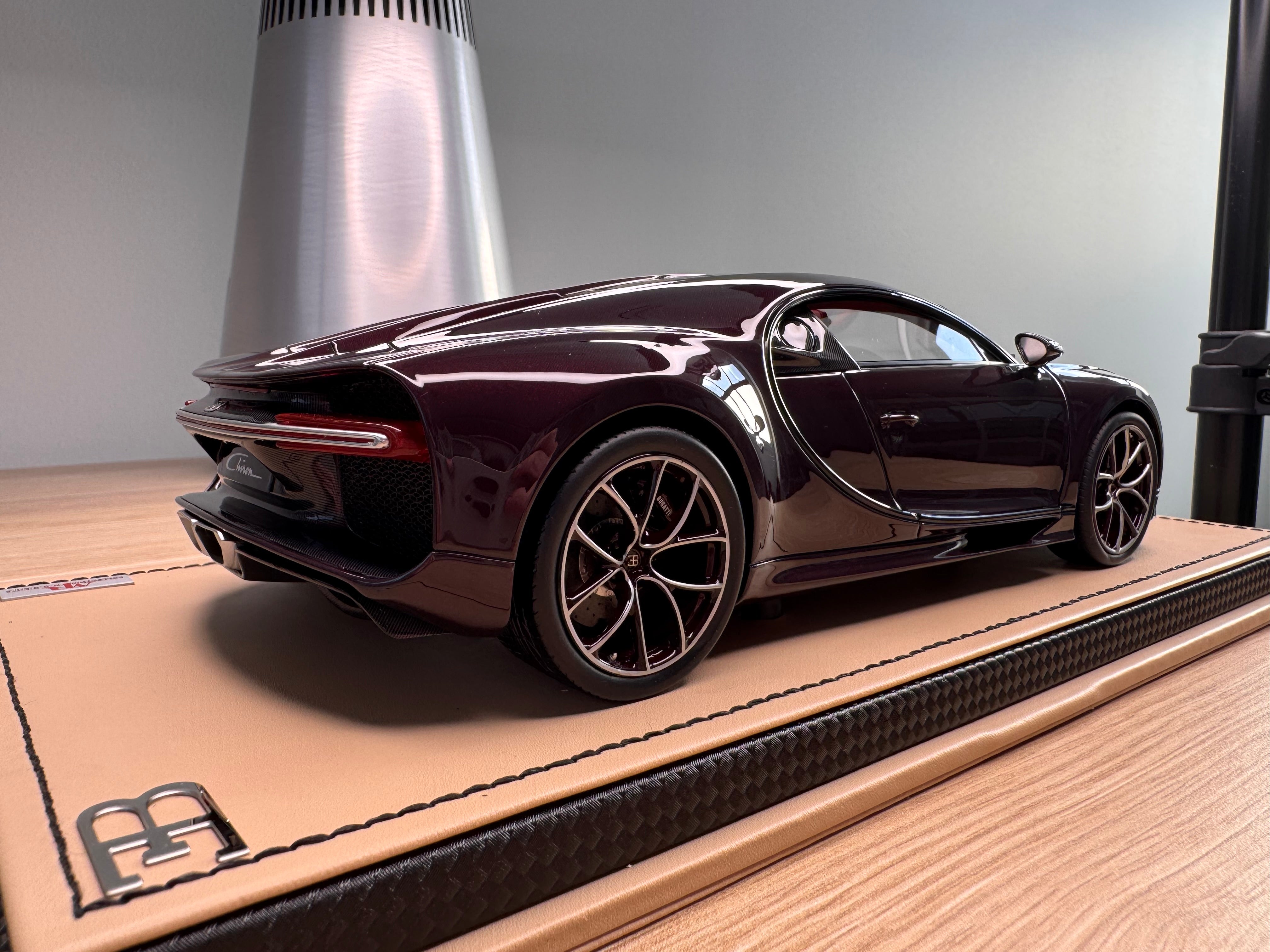 Bugatti Chiron Sky View - Red Carbon / Black - 1:18