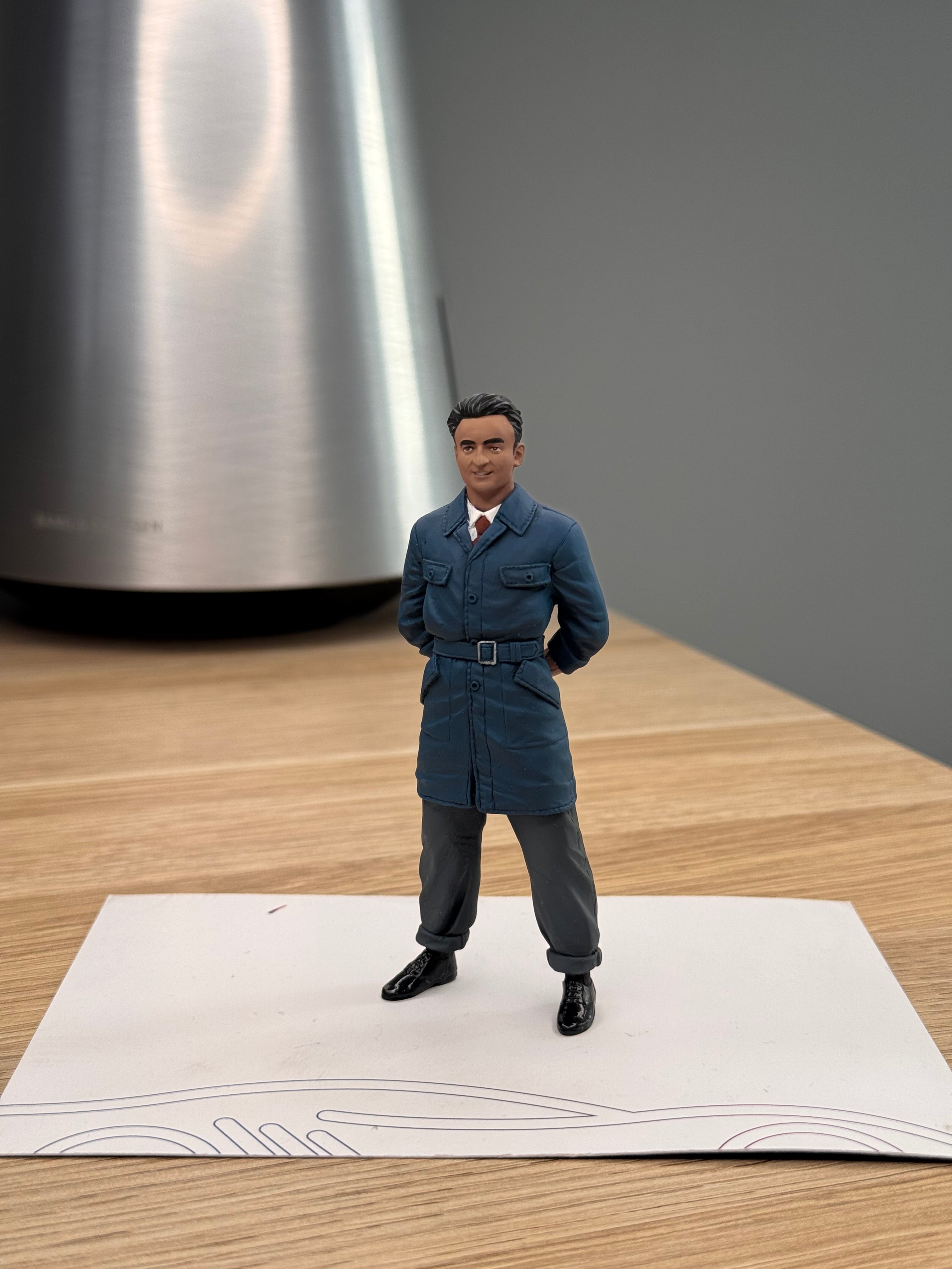 Enzo Ferrari figurine - 1:18