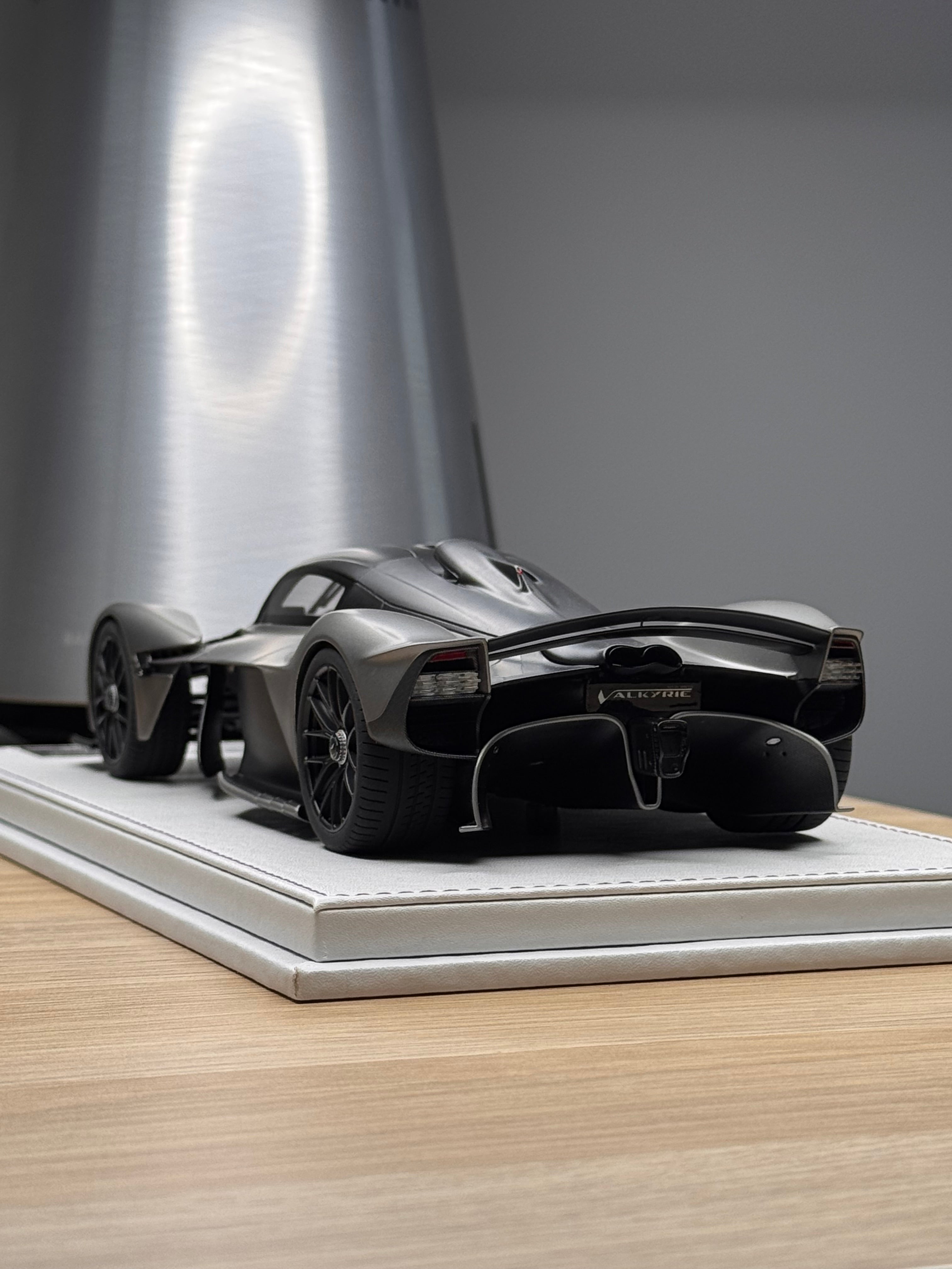 Aston Martin Valkyrie - Satin Scintilla Silver - 1:18