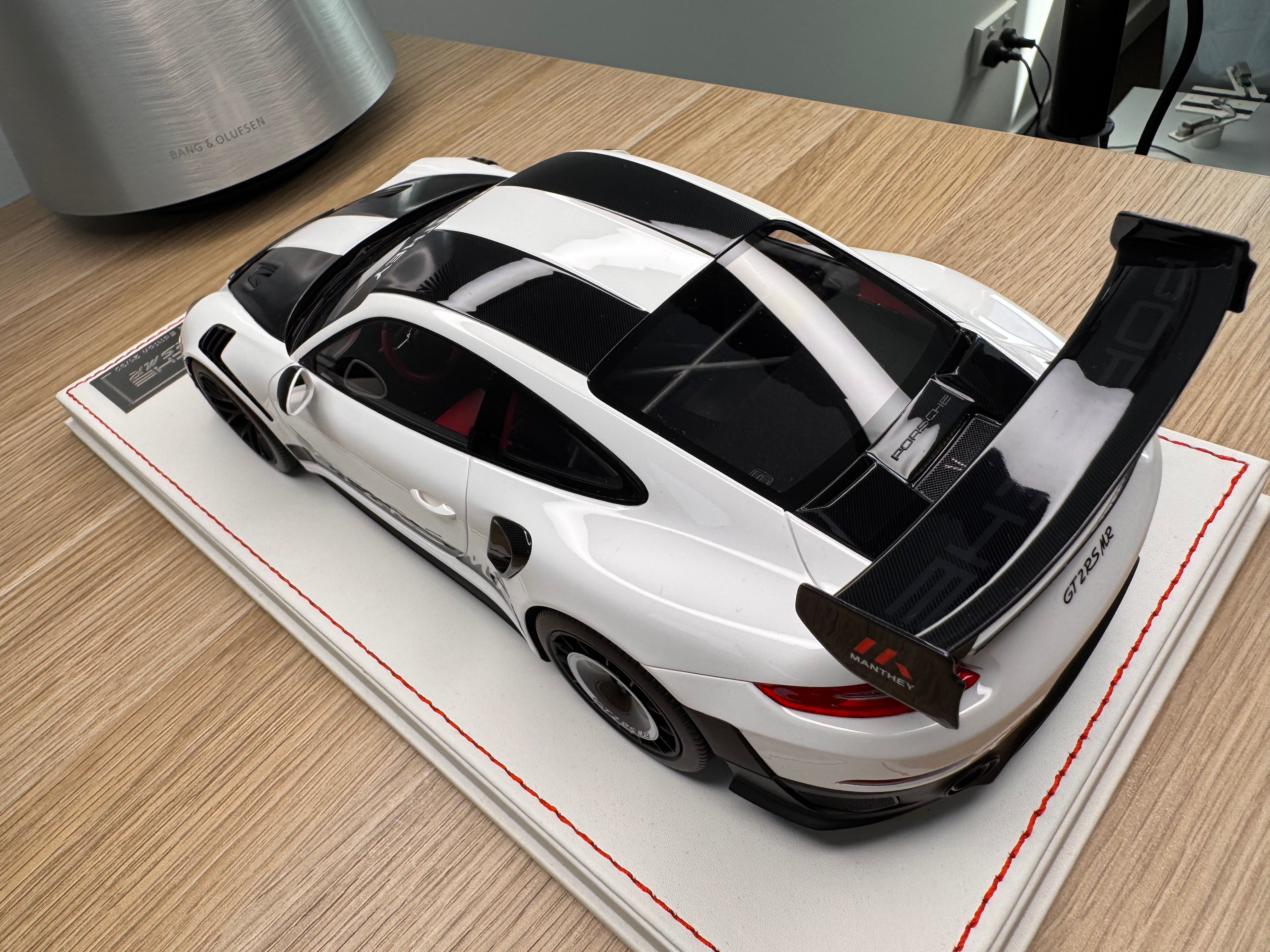 Porsche 911 GT2RSMR - White - 1:18