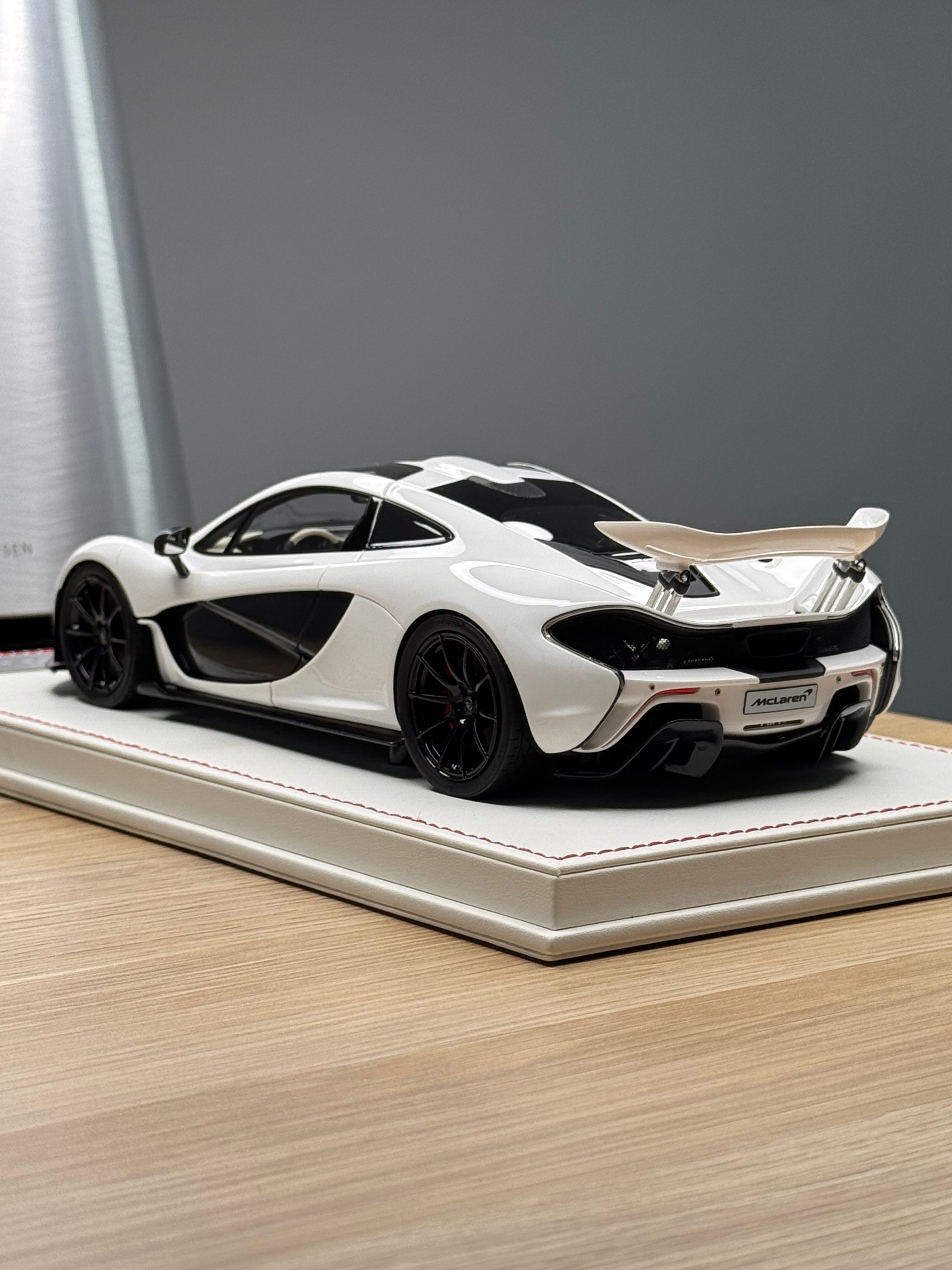 McLaren P1 - Silica White / Black - 1:18