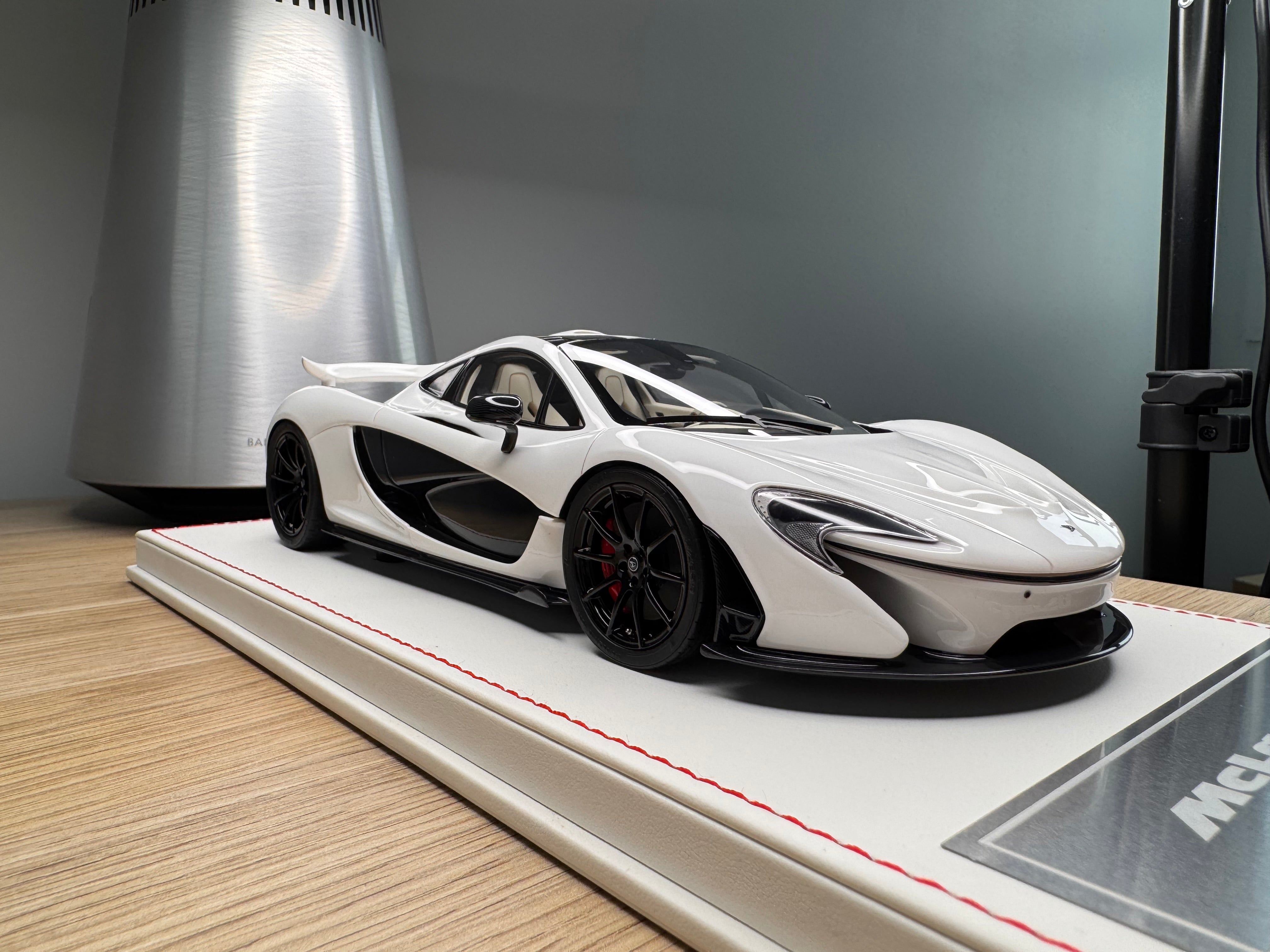McLaren P1 - Silica White / Black - 1:18