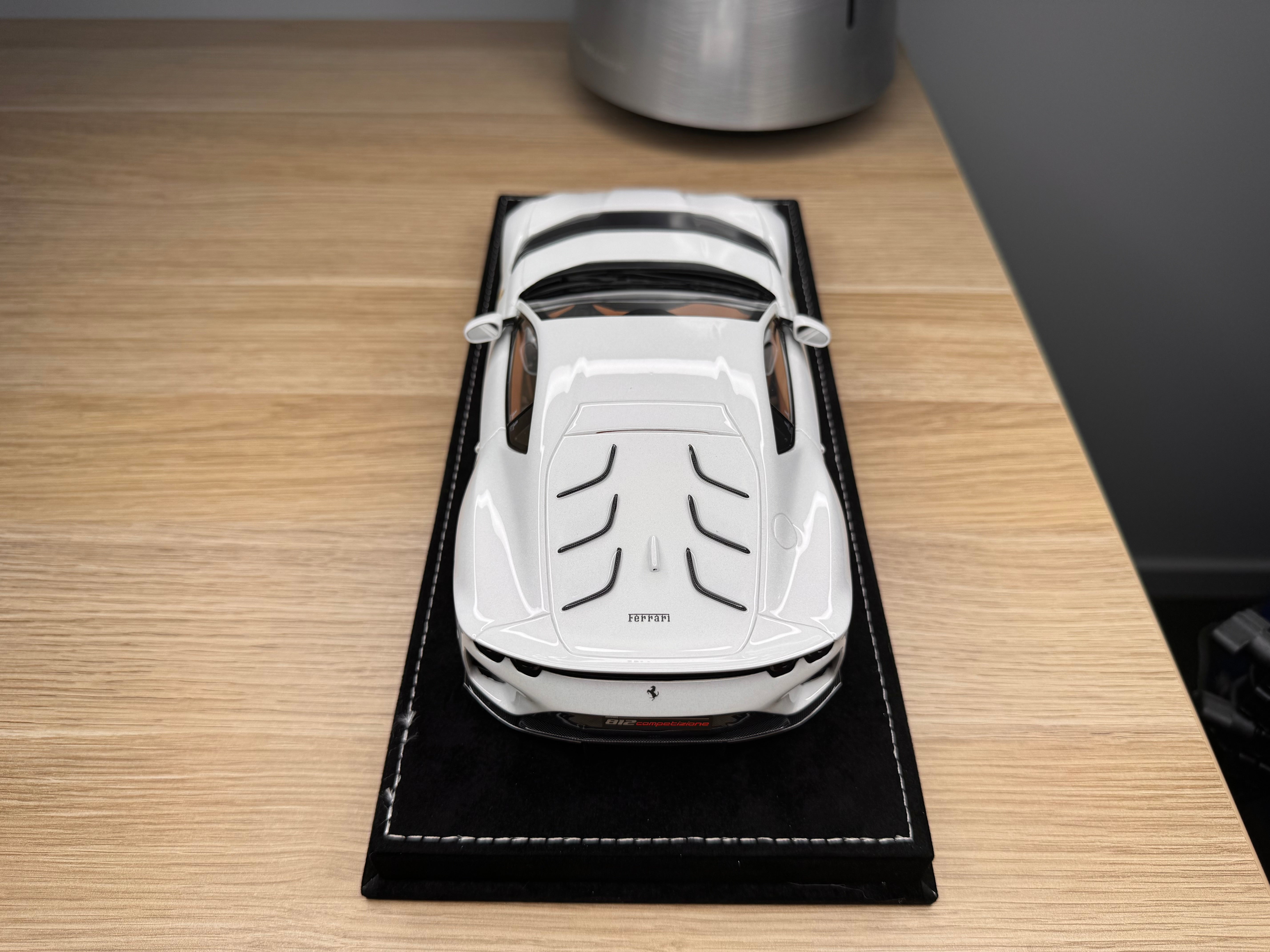 Ferrari 812 Competizione - Arcobaleno Lucido - 1:18