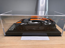 Load image into Gallery viewer, Bugatti Chiron Super Sport 300 - Black Carbon &amp; Orange - 1:18
