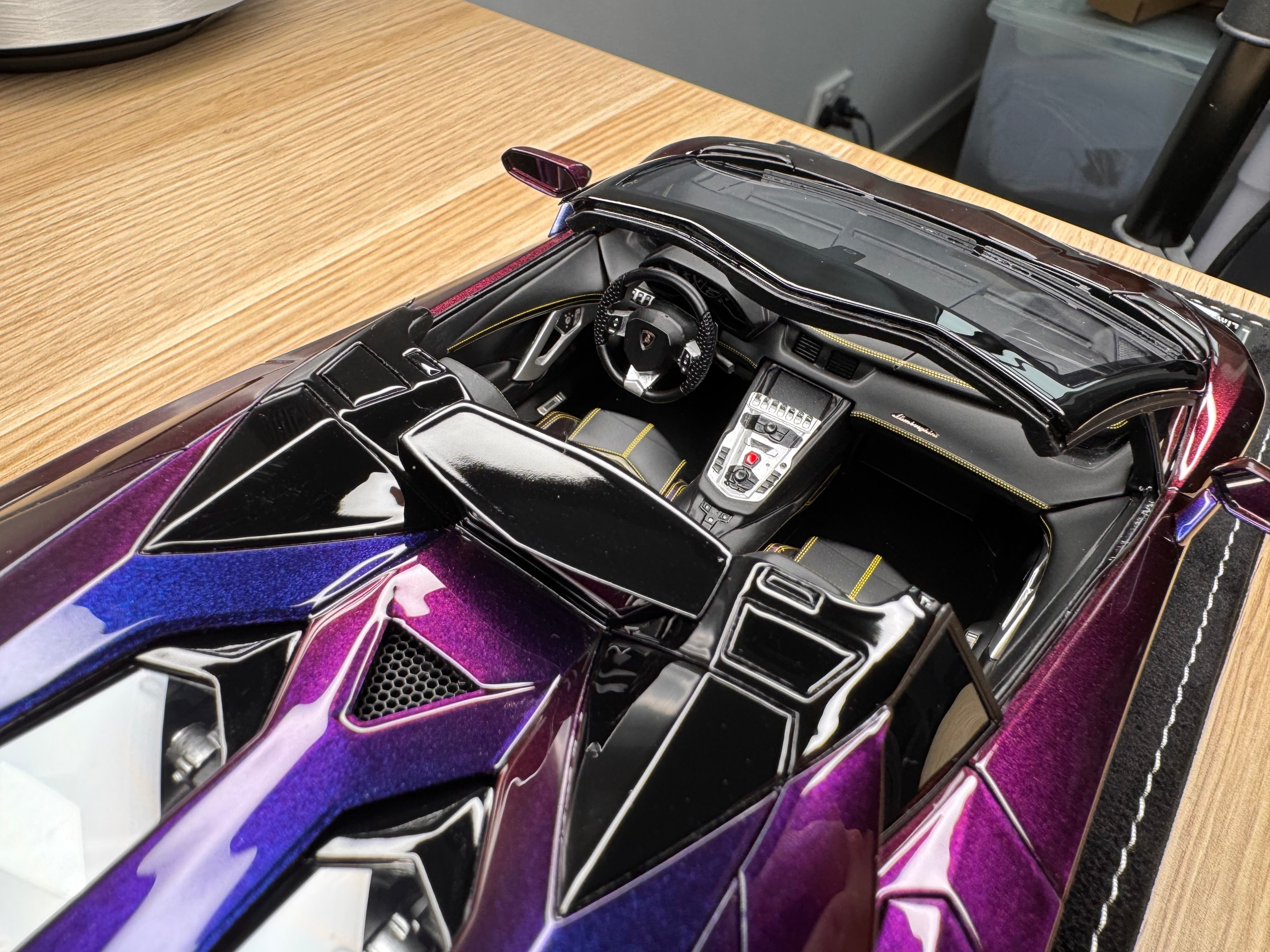 Lamborghini Aventador LP700-4 Roadster - Chameleon Purple - 1:18